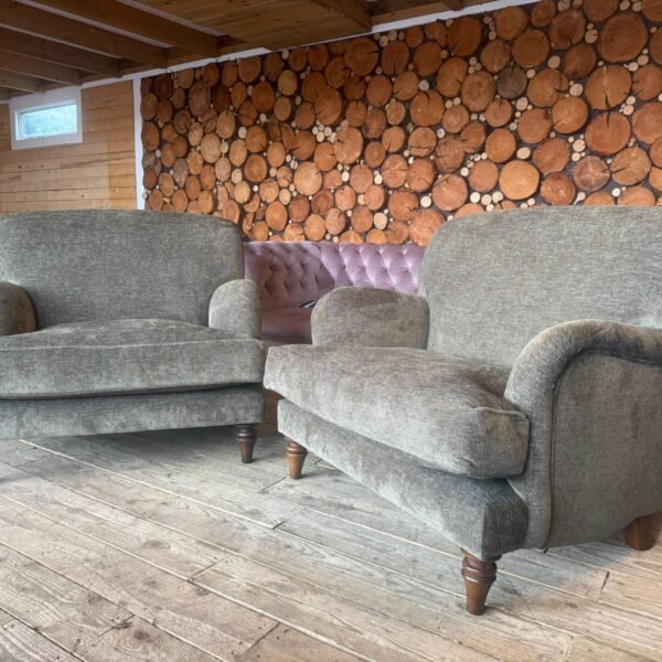 Whitechapel chairs in Avellino Hunter
